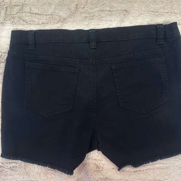 BLACK VENUS SHORTS - Picture 6 of 6